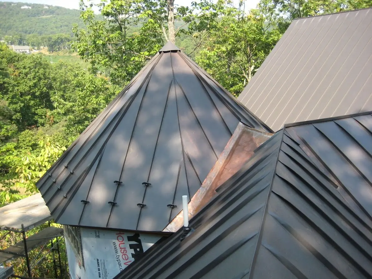 Professional Roof Tarp Installation by Craftsman Roofing in Vamo